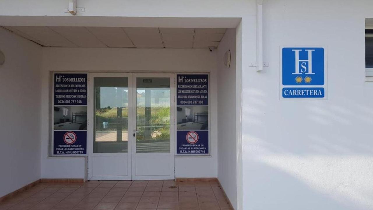 Hostal Ayamonte Los Mellizos Bagian luar foto